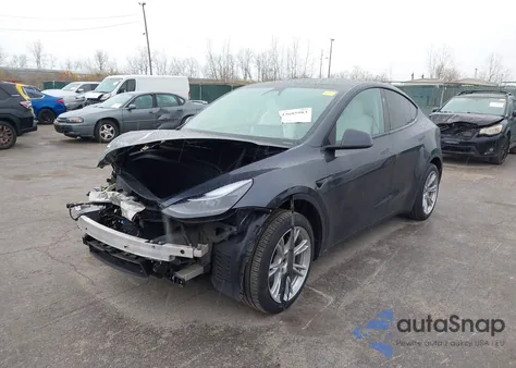 2024 Tesla Model Y Long Range Dual Motor All-Wheel Drive z USA, uszkodzony, nr VIN 7SAYGDEE9RA265508